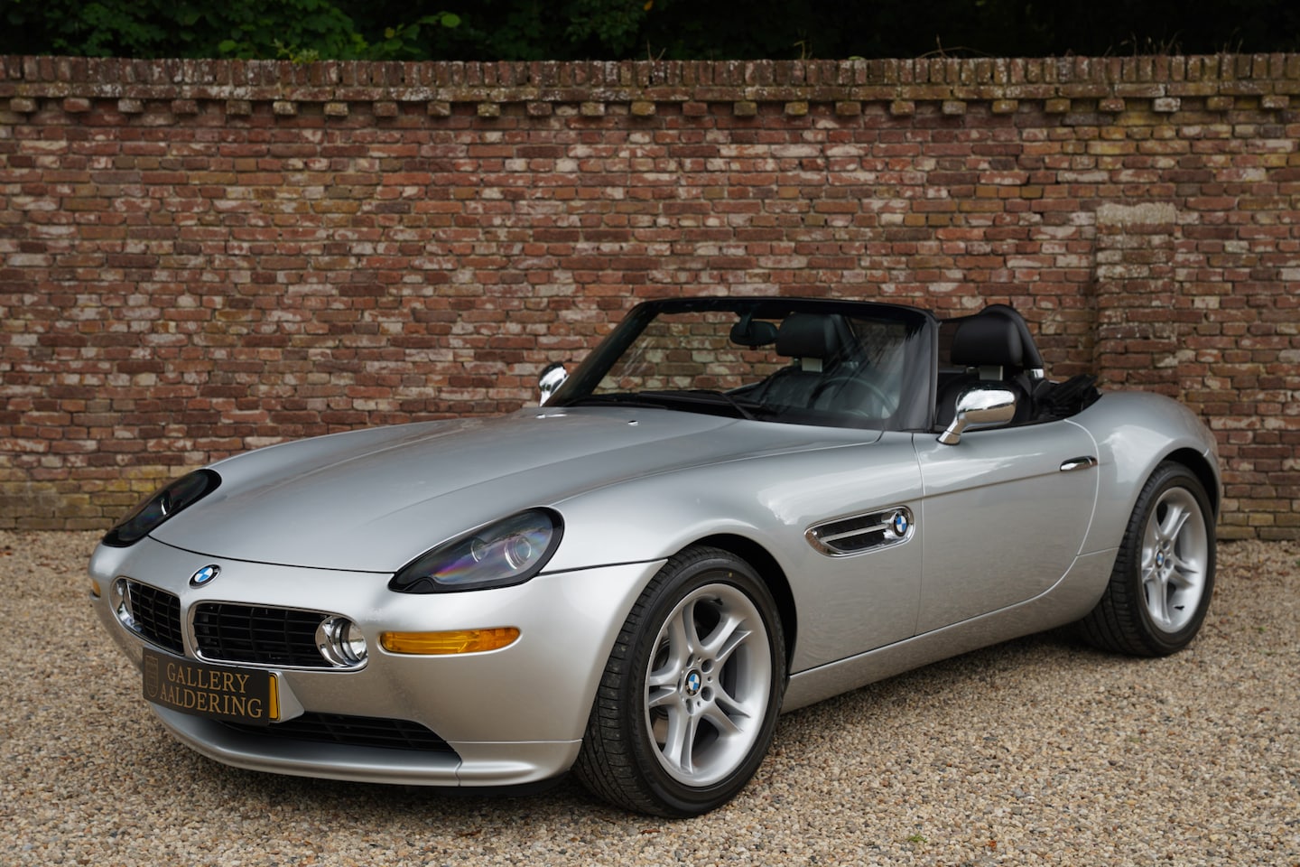 BMW Z8 - Roadster "One owner from new" Presented in the colorscheme "Titanium Silver over Black", S - AutoWereld.nl