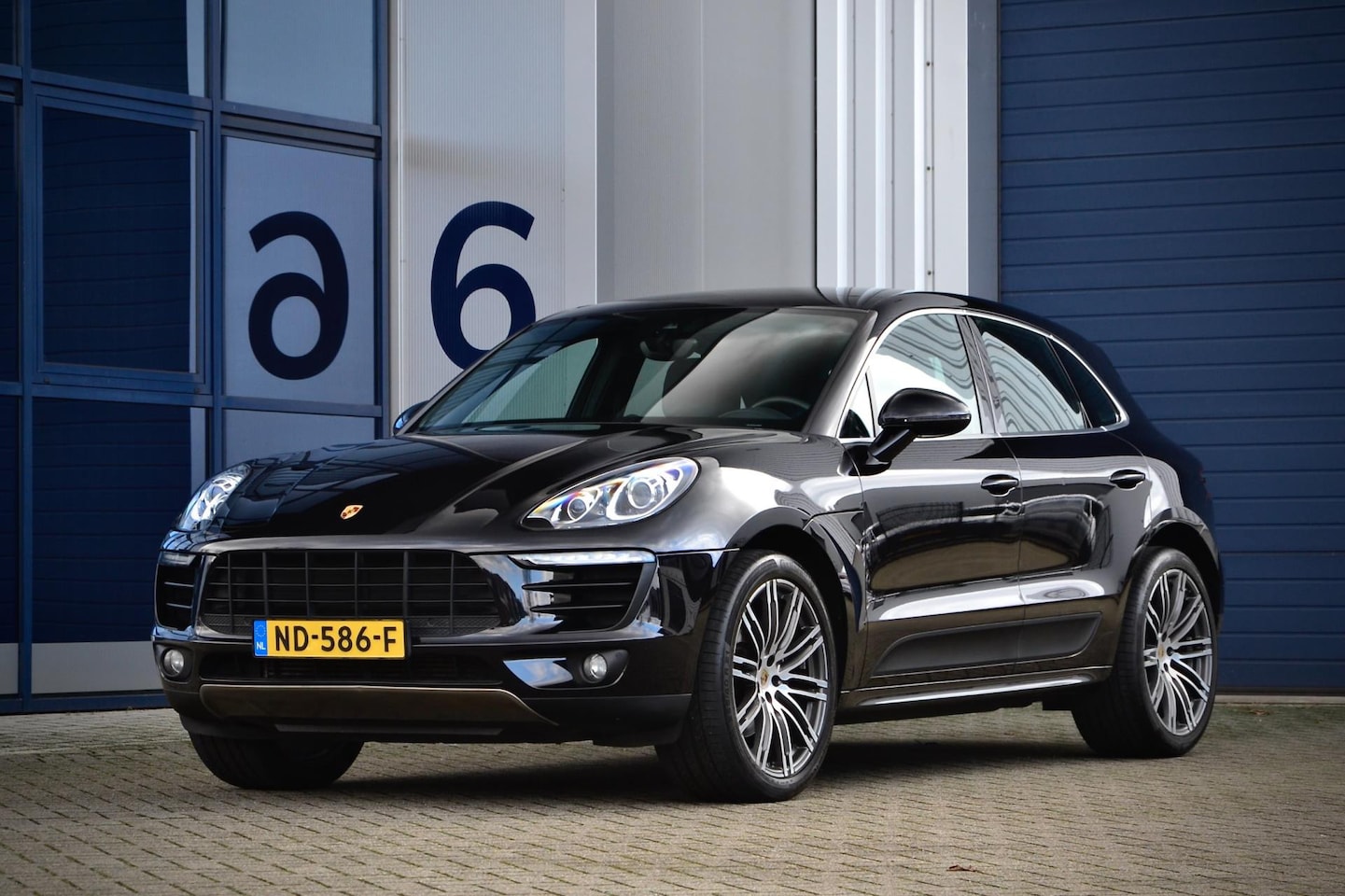 Porsche Macan - 2.0T / NL Auto / Luchtvering / PDLS / Sport Chrono / Comf. Stoel - AutoWereld.nl