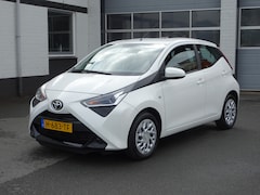 Toyota Aygo - 1.0 VVT-i x-play Airco, carplay, Achteruitrijcamera, X-play, elektrische ramen, centrale v