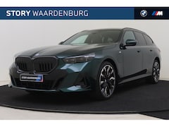 BMW 5-serie Touring - 530e M Sport Automaat / Panoramadak / Trekhaak / Bowers & Wilkins / Adaptief onderstel pro