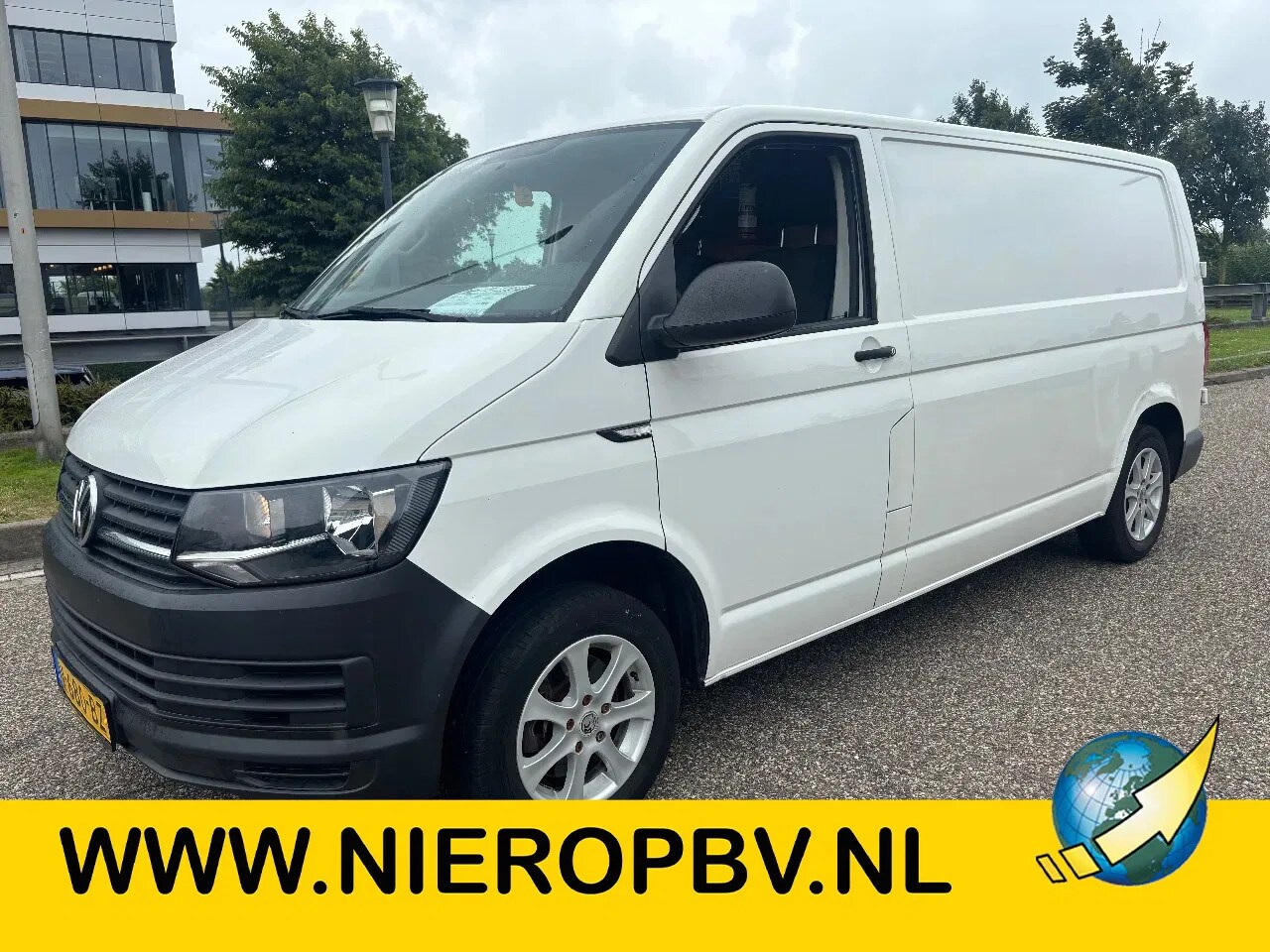 Volkswagen Transporter - 2.0TDI L2H1 Airco Navi Cruisecontrol Trekhaak EURO 6 - AutoWereld.nl