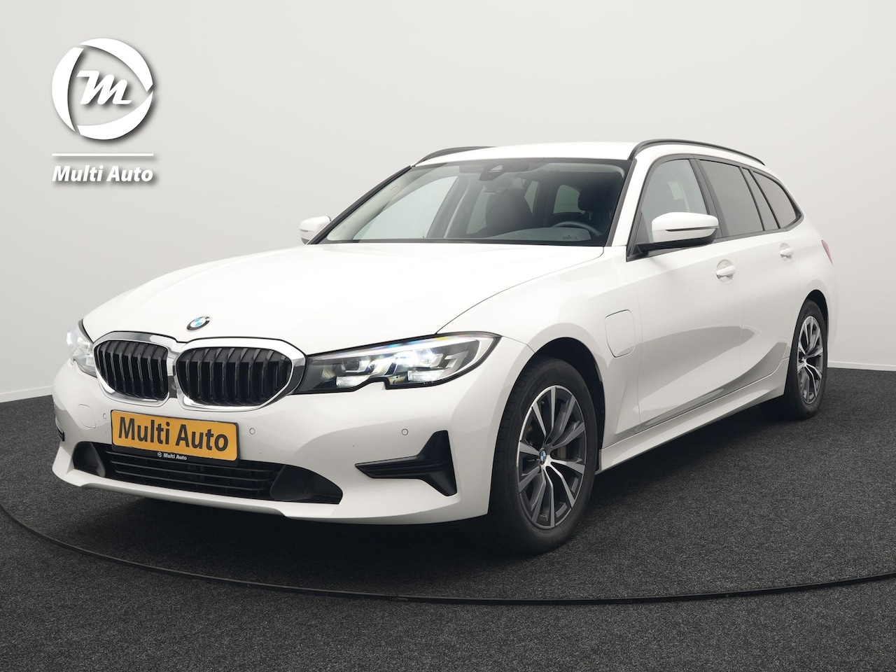 BMW 3-serie Touring - 330e Plug In Hybrid 293pk Dealer O.H PHEV | Cruise Control | Apple Carplay | Lederen Sport - AutoWereld.nl