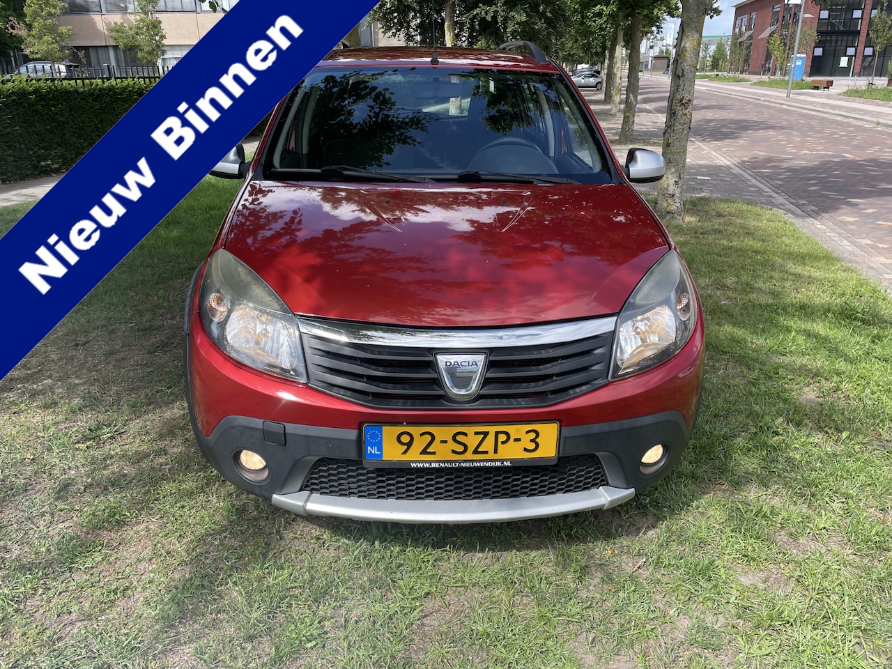 Dacia Sandero Stepway - 1.6 LPG Sportieve hoge in stap zeer zuinig leuke staat nw banden bon aanwezig - AutoWereld.nl