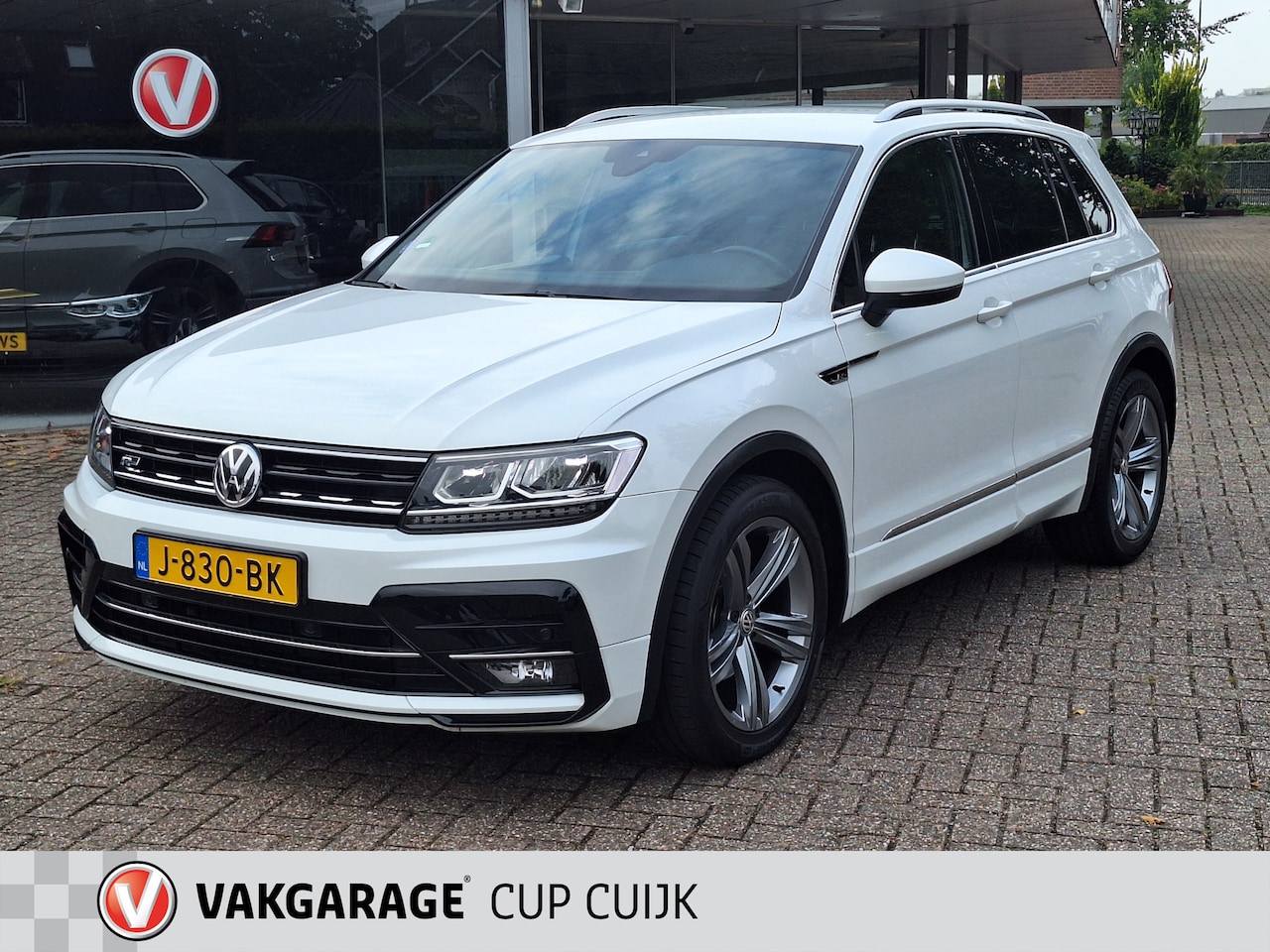 Volkswagen Tiguan - 1.5 TSI ACT R-line Business Navigatie/Trekhaak/ Digitaal Dashboard/ Cruise control/Draadlo - AutoWereld.nl