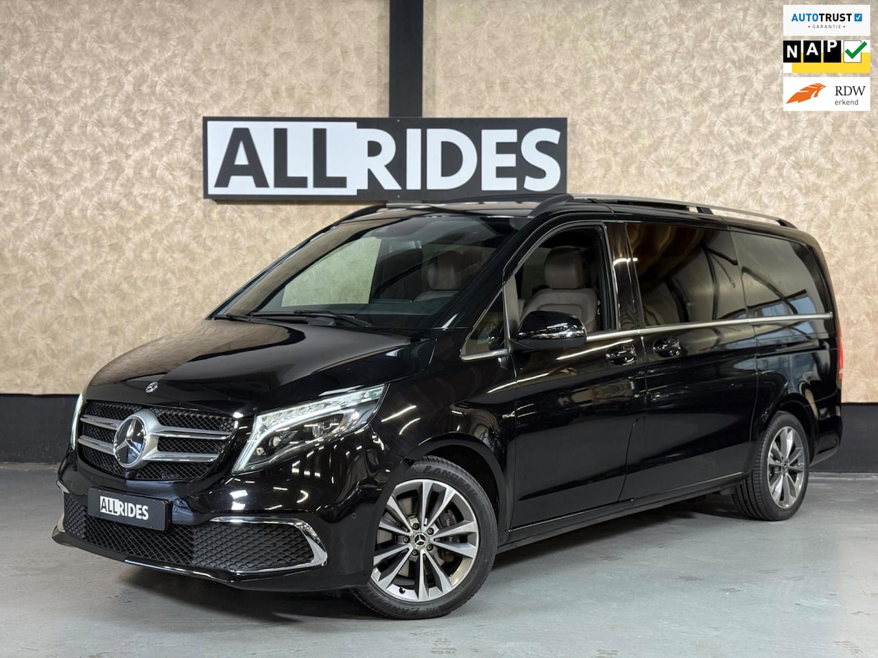 Mercedes-Benz V-klasse - 300d Lang 7 persoons | Pano | Standkachel | Leer | ACC | Burmester | Camera - AutoWereld.nl