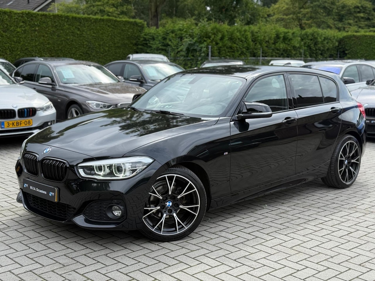 BMW 1-serie - 118i Corporate Lease Executive M Sport|Leder|Groot navigatie|Led|Cruise control|Climate co - AutoWereld.nl
