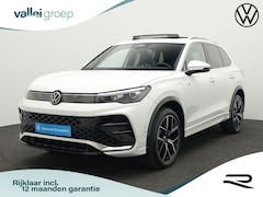 Volkswagen Tiguan - 1.5 eHybrid 272 pk DSG R-Line Edition | Panoramadak | Trekhaak | Adaptief onderstel | Acht