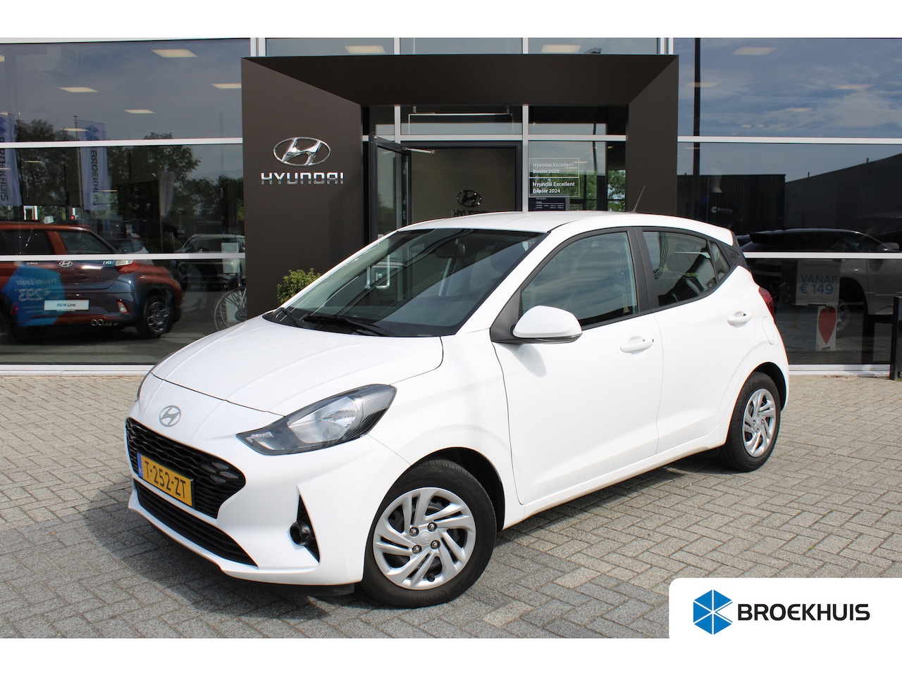 Hyundai i10 - 1.0 Comfort | Achterbank in delen neerklapbaar | Airco | Armsteun voor - AutoWereld.nl