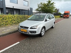 Ford Focus Wagon - 1.8-16V Ambiente Flexifuel Cruise/Climate-Control Parkeersensoren-Achter Trekhaak Navigati