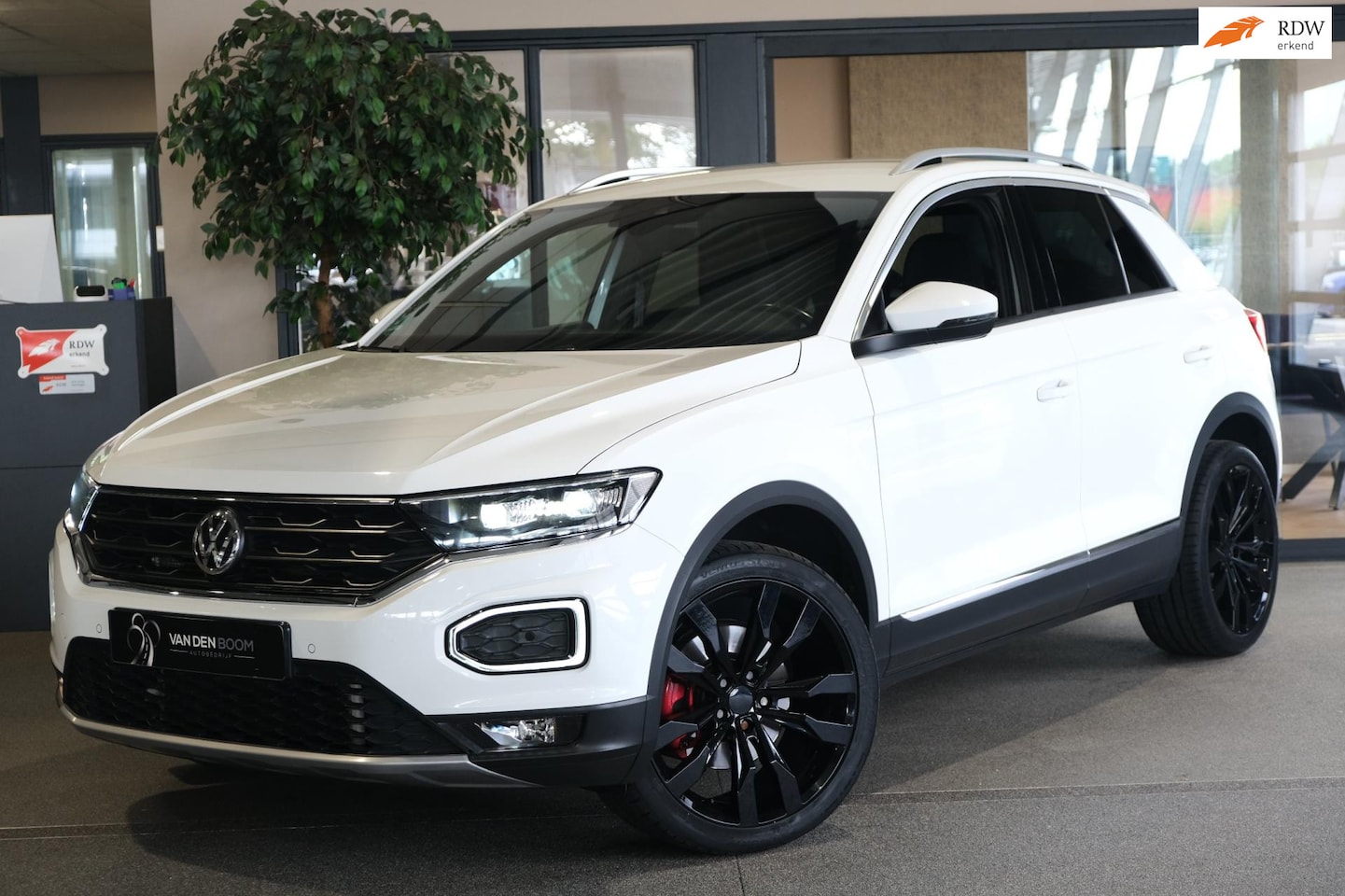Volkswagen T-Roc - 2.0 TSI 4Motion DSG Sport Navi Virtual Led Acc Pdc Cam - AutoWereld.nl
