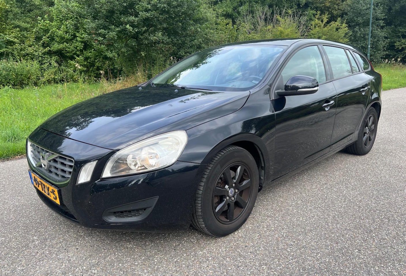 Volvo V60 - 1.6 T3 Kinetic Automaat-- Clima-- Leer-- Elec.Ramen-- Trekhaak-- Lmv. - AutoWereld.nl