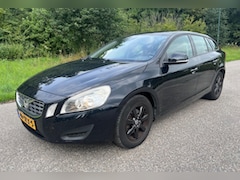 Volvo V60 - 1.6 T3 Kinetic Automaat-- Clima-- Leer-- Elec.Ramen-- Trekhaak-- Lmv