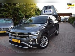 Volkswagen T-Roc - 110PK TSI ADAP CRUISE/NAVI/AIRCO-ECC/CAMERA/BLUETOOTH/CARPLAY/IQ LIGHT/6 BAK/PDC V+A/IMW 1