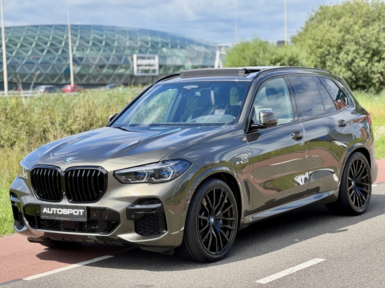 BMW X5 - xDrive45e M-Sport 394 Pk Pano HUD Trekhaak Stoelkoeling - AutoWereld.nl