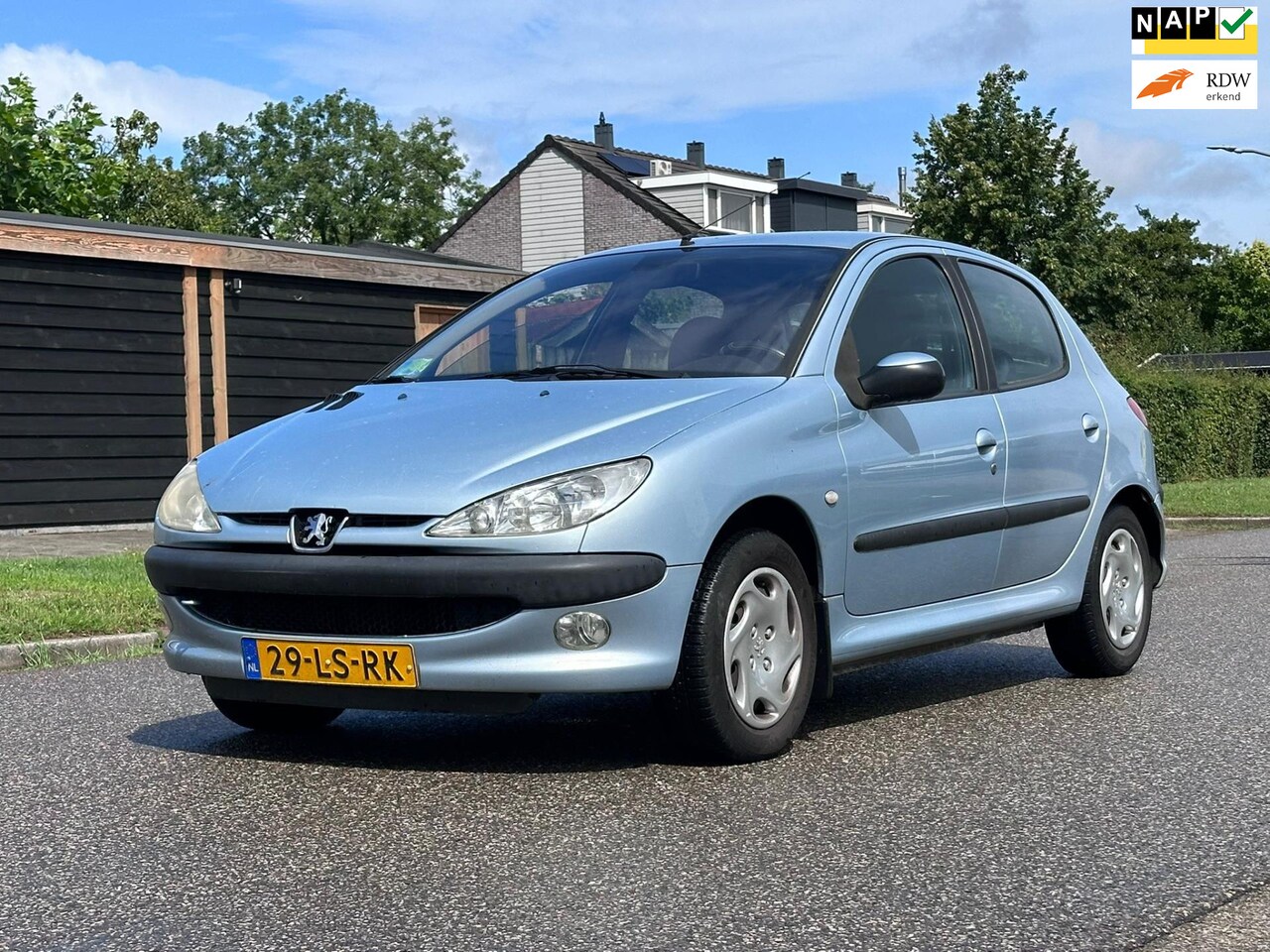 Peugeot 206 - 1.6-16V Gentry 5DR*Airco*09-05-2026 APK*Trekhaak*Elektrische ramen* - AutoWereld.nl