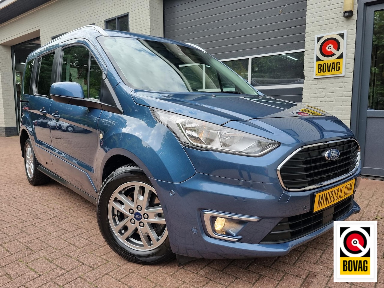 Ford Tourneo Connect Compact - 1.0 Titanium PANORAMADAK / NAVI / CAMERA / CRUISE / PDC - AutoWereld.nl