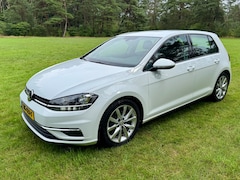 Volkswagen Golf - 1.0 TSI Comfortline Business Massagestoel Alcantara CarPlay Navi
