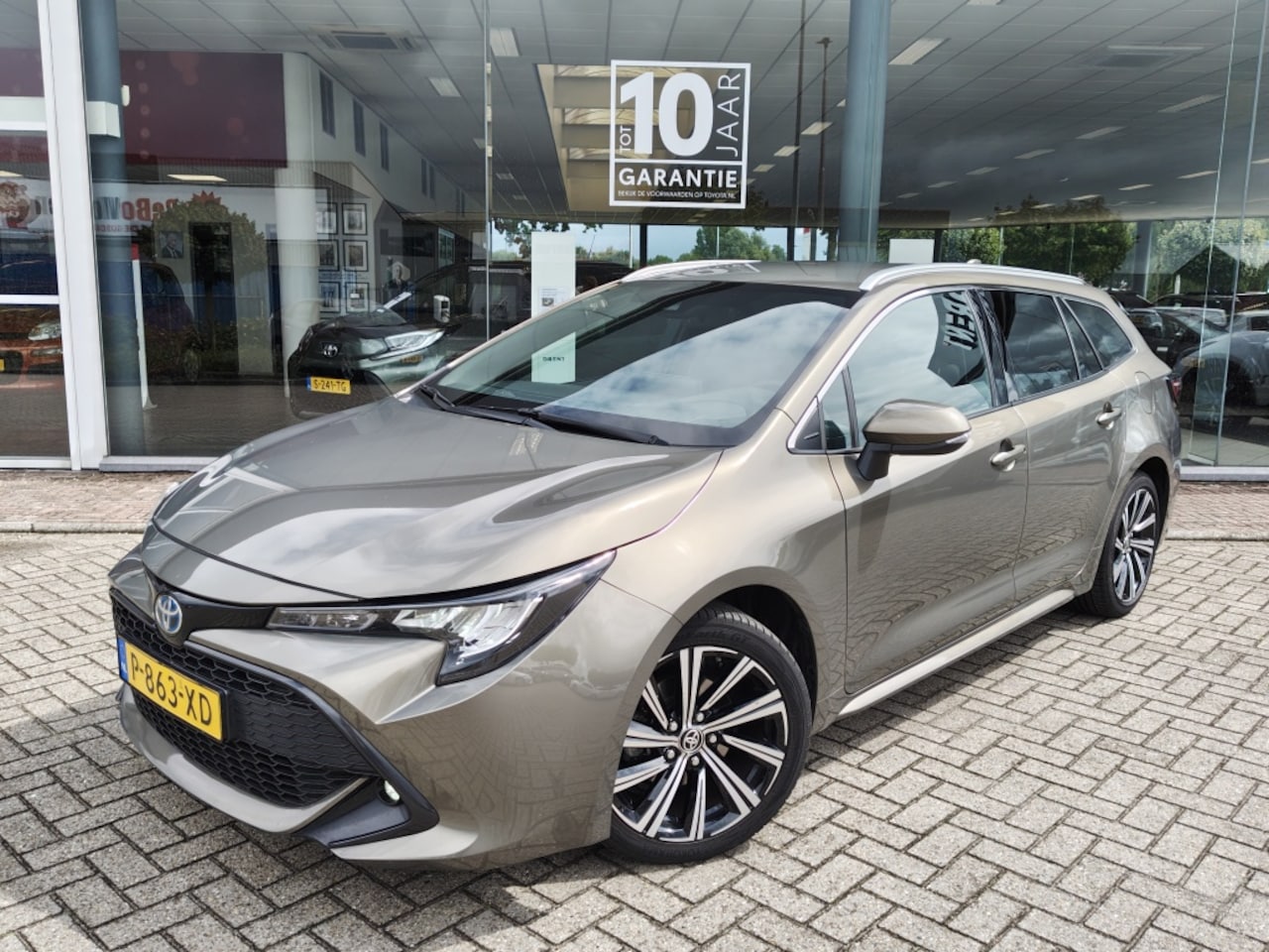 Toyota Corolla Touring Sports - 1.8 Hybrid Business Plus | Keyless Entry&Start | Android Auto - AutoWereld.nl