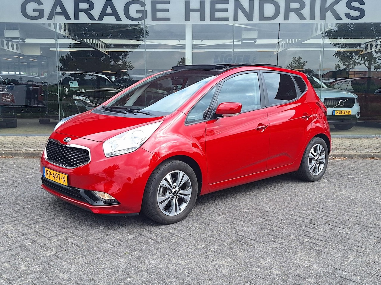 Kia Venga - 1.4 CVVT Edition Sky | Panorama dak | Trekhaak | NAP | Navi | Climate Control | Camera | o - AutoWereld.nl