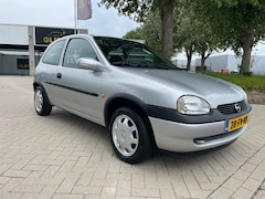 Opel Corsa - 1.2i-16V Onyx Elektrische spiegels, stuurbekrachtiging, airco, elektrische ramen voor en trekhaak.