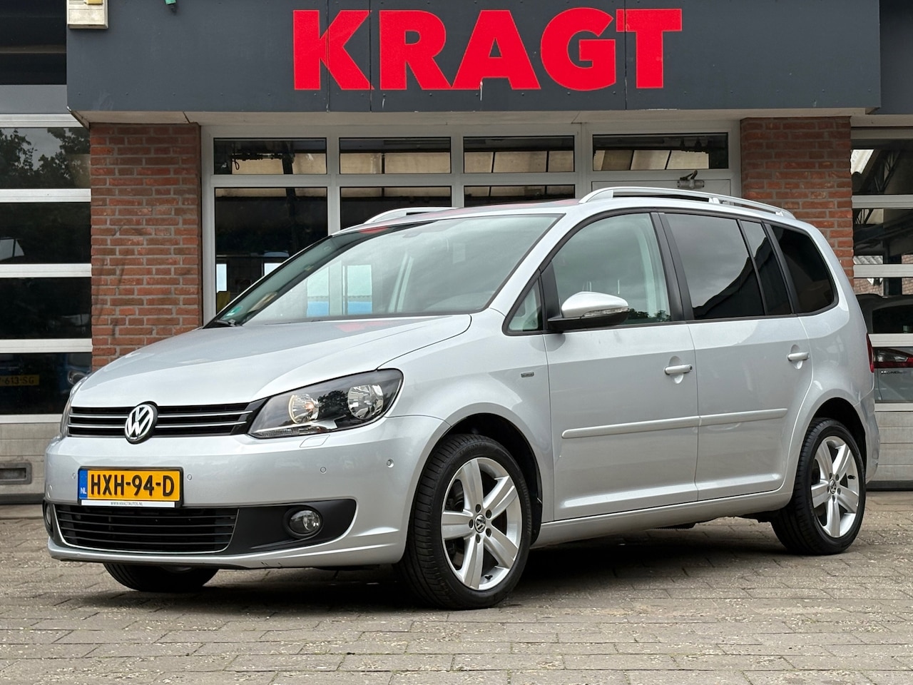 Volkswagen Touran - Life 1.4 TSI 140 pk - 7 persoons - schuifdak - navi - climate - - AutoWereld.nl