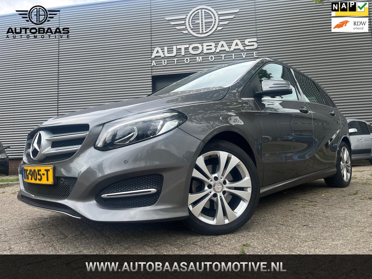 Mercedes-Benz B-klasse - 180 Prestige ***NIEUWSTAAT*** NL-AUTO+NAP+NAVI+AIRCO+PARKEERSENSOREN+1/2LEDER+VOLLEDIG OND - AutoWereld.nl