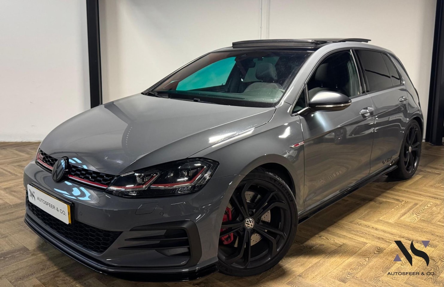 Volkswagen Golf - 2.0 TSI GTI TCR PANO KEYLESS - AutoWereld.nl