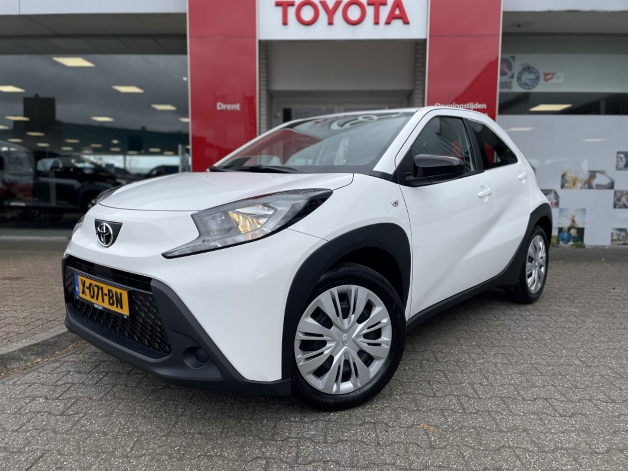 Toyota Aygo X - 1.0 VVT-i S-CVT Play | Apple CarPlay Android Auto | DAB | Elektr - AutoWereld.nl