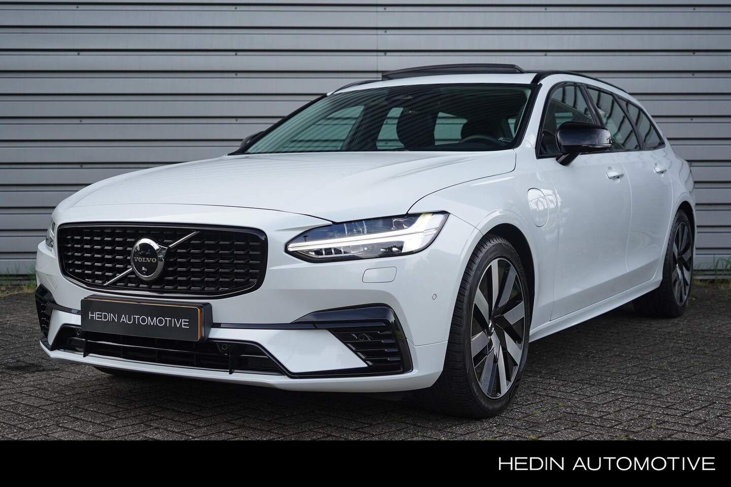 Volvo V90 - 2.0 T6 Plug-in hybrid AWD Ultra Dark | Panoramadak | Google on Board | Internet | DAB+| Ad - AutoWereld.nl