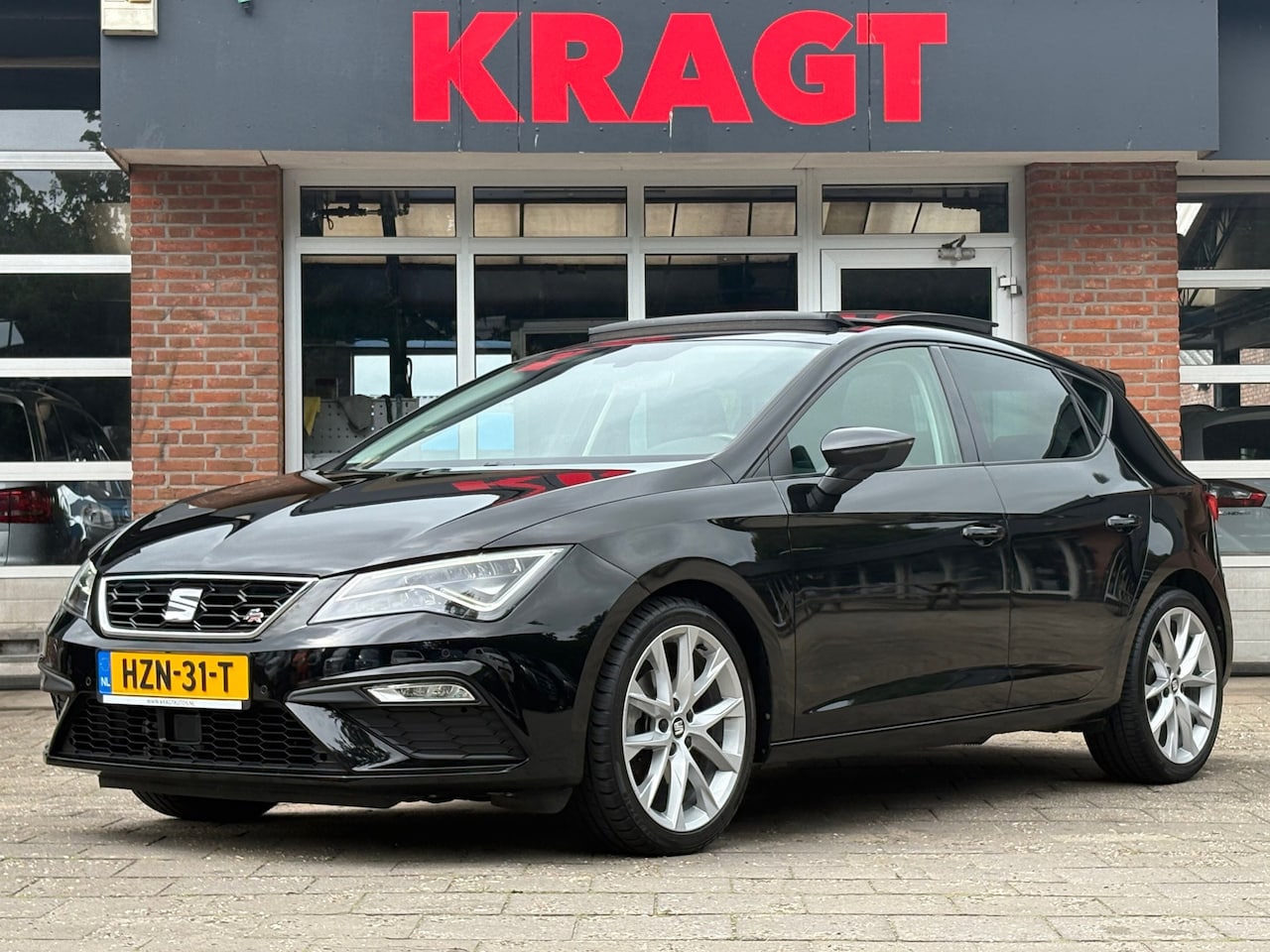 SEAT Leon - FR 1.5 TSI 130 pk 5drs - schuifkanteldak - digit. dash - Navi - AutoWereld.nl