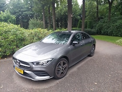 Mercedes-Benz CLA-Klasse - 250 e AMG Line Hybride Mercedes-Benz CLA 250e met panorama dak, parkeersensoren en vele opties