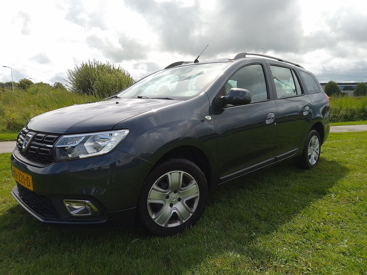 Dacia Logan MCV - 0.9 TCe Laureate NAVI PDC CAMERA 1e eig. + dealer historie - AutoWereld.nl