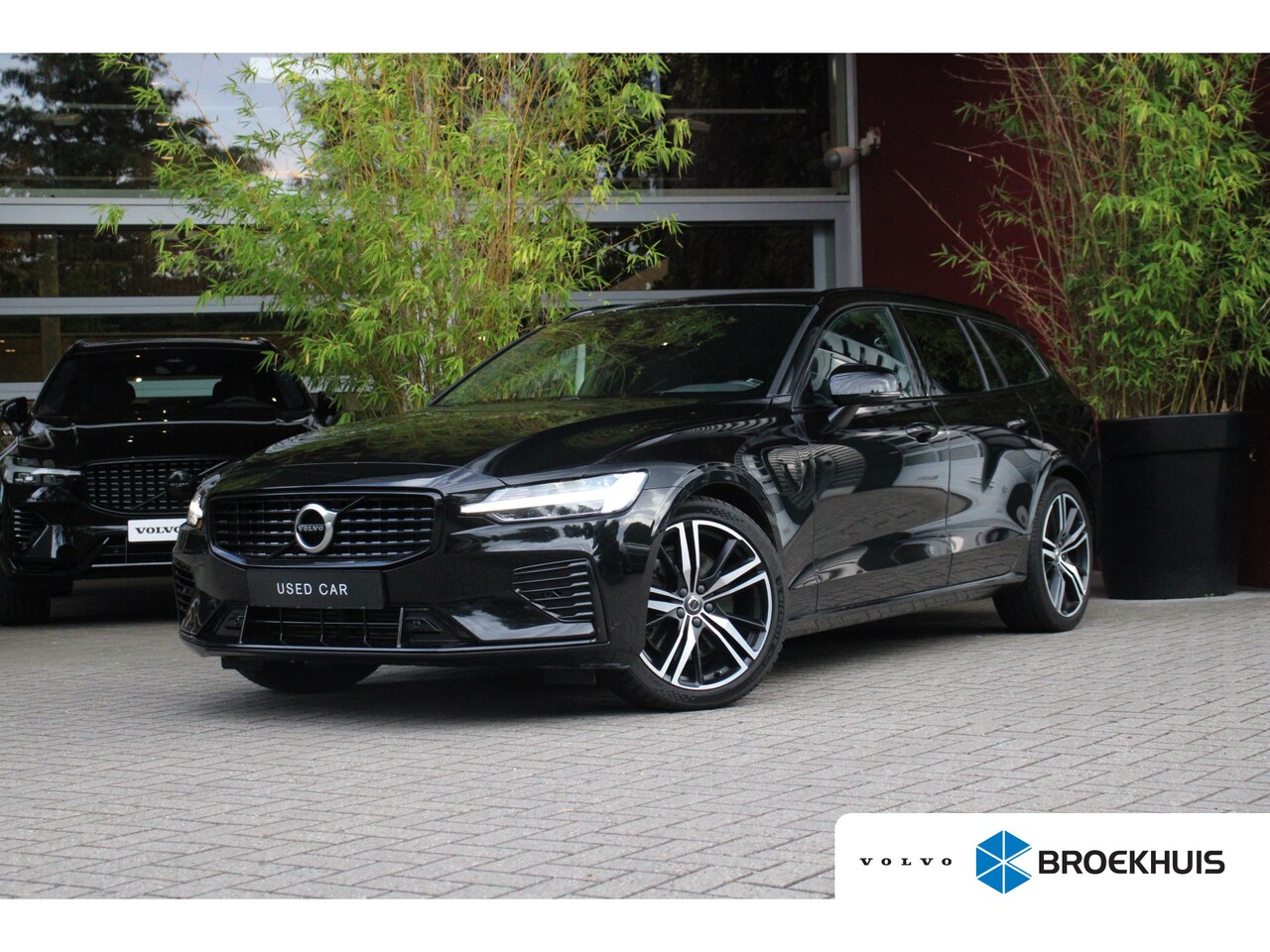 Volvo V60 - 2.0 T6 Twin Engine AWD R-Design | Harman/Kardon | Adaptive Cruise | BLIS | Camera | 19" Ve - AutoWereld.nl