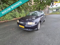 Audi A3 - 1.6 Attraction LEUKE AUTO ZO INGERUILD ZO WEG PRIJSJE