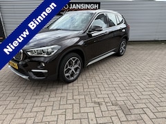 BMW X1 - sDrive20i Automaat | Trekhaak | PDC | Clima | Cruise | Stoelverwarming | LM Velgen RIJKLAA