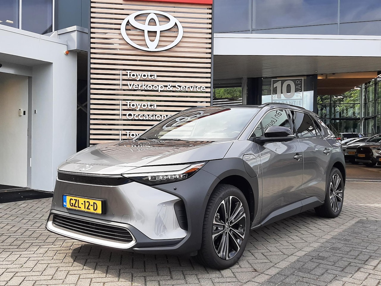 Toyota bZ4X - PREMIUM 71 KWH Toyota bZ4X Premium 71 kWh NIEUW VOORRAADVOORDEEL VAN €56.450 VOOR €49.400! - AutoWereld.nl