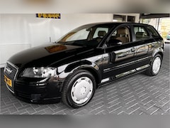 Audi A3 Sportback - 2.0 FSI Attraction Eerste eigenaar / lederen bekleding