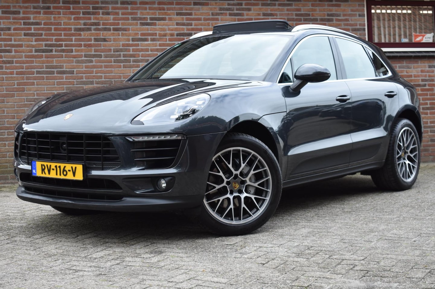 Porsche Macan - 3.0 D S '18 Pano Clima Navi Cruise Sport Chrono Leder LED Inruil mogelijk - AutoWereld.nl