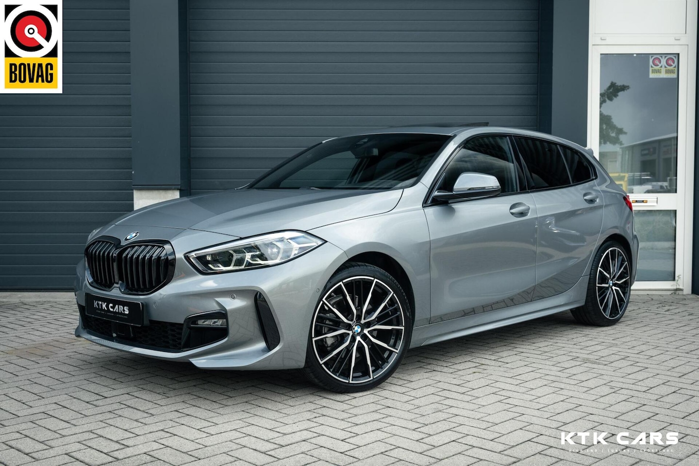 BMW 1-serie - 118i M Sport|Kuipstoelen|H&K|HuD|Memory|Pano|Standkachel|Camera|Sfeerverlichting - AutoWereld.nl