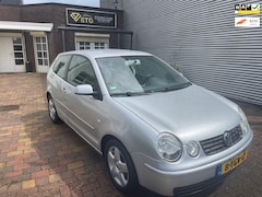 Volkswagen Polo - 1.2-12V Comfortline / automatische airco / elektr ramen / Nieuwe APK bij aflevering