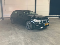 BMW 1-serie - 118i Introduction Edition | Achteruitrijcamera | Electronic climate controle | Navigatiesy