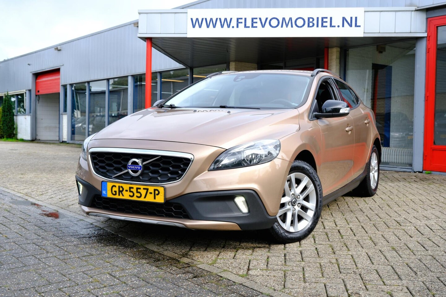 Volvo V40 Cross Country - 1.6 D2 Kinetic Navi|Airco|LMV - AutoWereld.nl