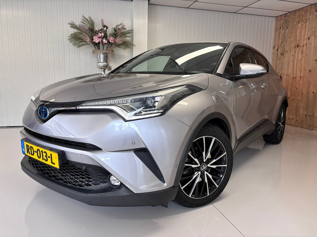 Toyota C-HR - 1.8 Hybrid Executive 1.8 Hybrid Executive, AUTOMAAT, NAVI, CRUISE CONTROL, NAP, ETC.... - AutoWereld.nl