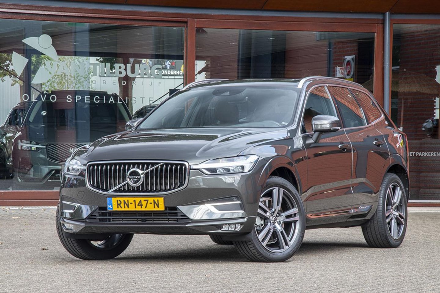 Volvo XC60 - 2.0 T5 AWD INSCRIPTION / PANO / 360 CAMERA - AutoWereld.nl