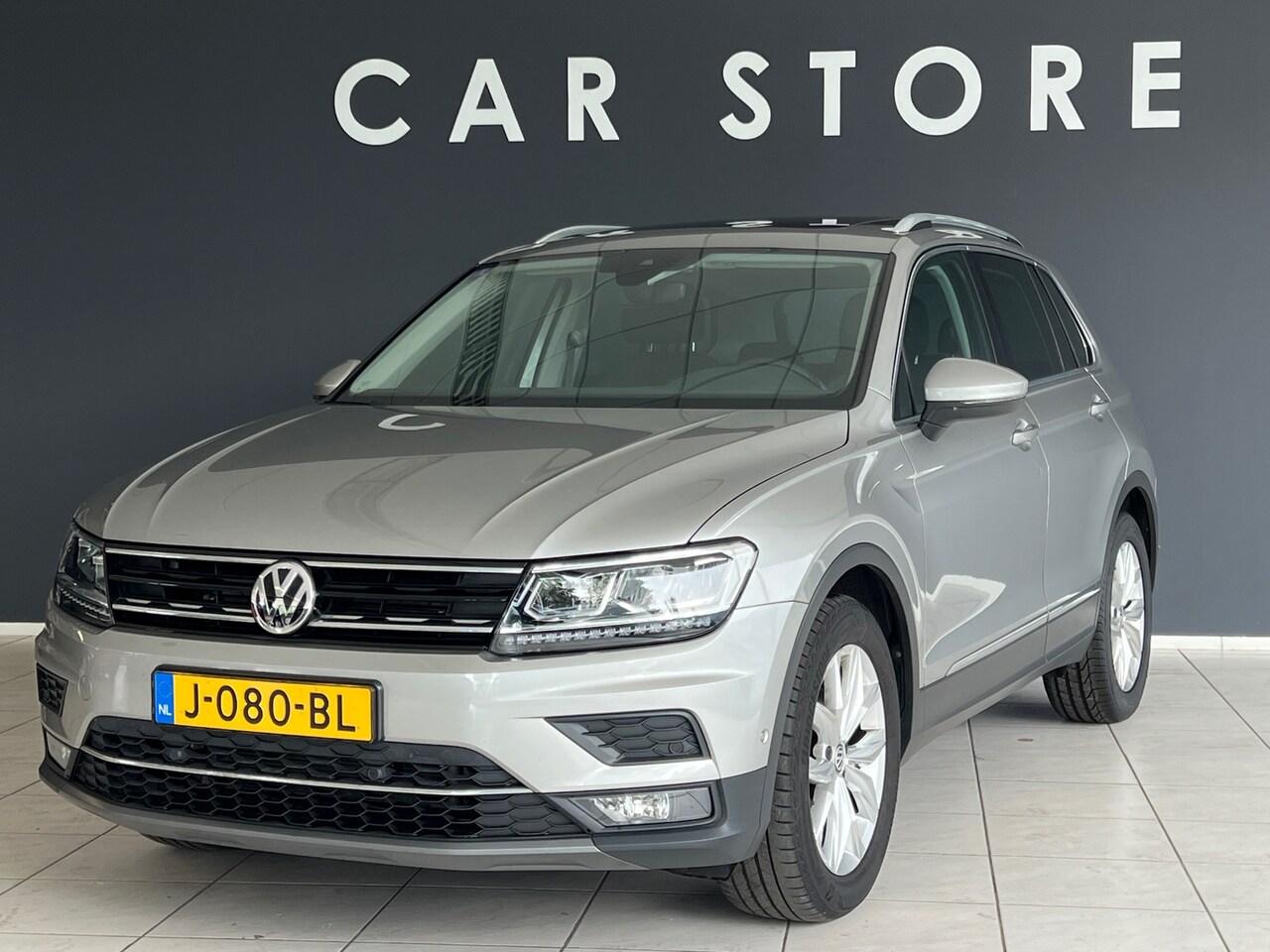 Volkswagen Tiguan - 1.5 TSI ACT Highline PANO TREKHAAK - AutoWereld.nl