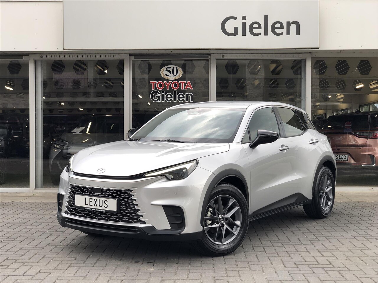 Lexus LBX - 1.5 Comfort & Safety Pack | Dodehoekherkenning, Parkeersensoren, Keyless, Stoelverwarming - AutoWereld.nl