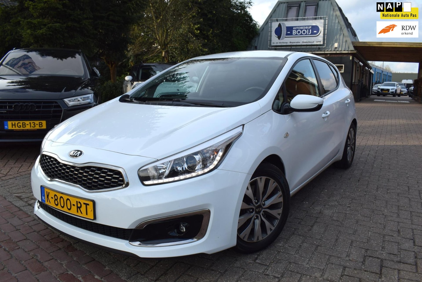 Kia Cee'd - CEED 1.4-16 V CRUISE/AIRCO/PDC/BLUETOOTH/6 BAK/5 DRS/LMW 16 INCH/STUUR EN STOEL VERW/USB - AutoWereld.nl