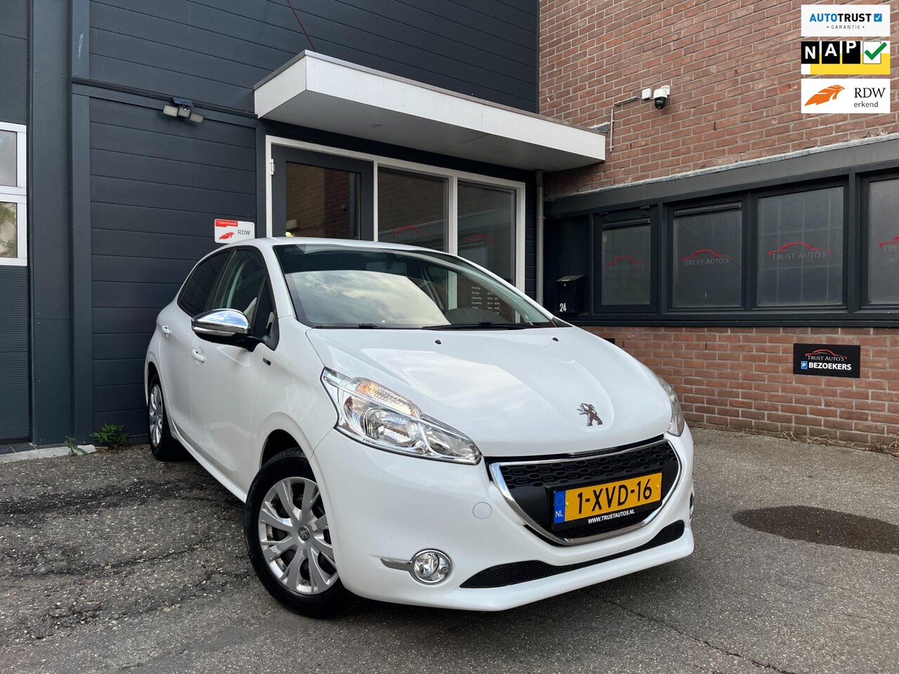 Peugeot 208 - 1.2 VTi Style|Nap|Cruise|Airco|Bleutooth|Apk - AutoWereld.nl