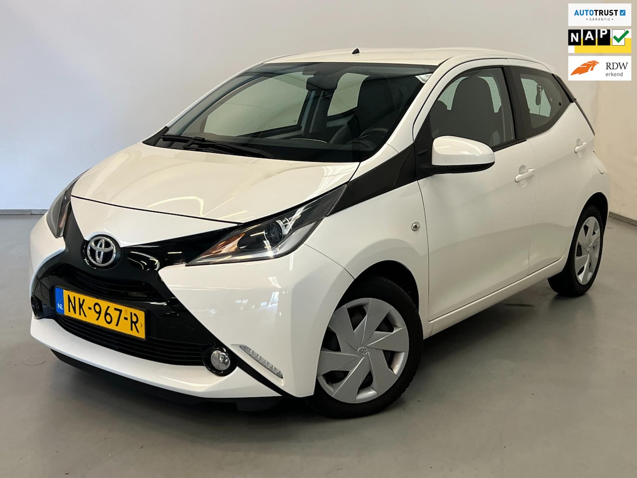 Toyota Aygo - 1.0 VVT-i X-Play / NL-auto / Camera / Bluetooth - AutoWereld.nl