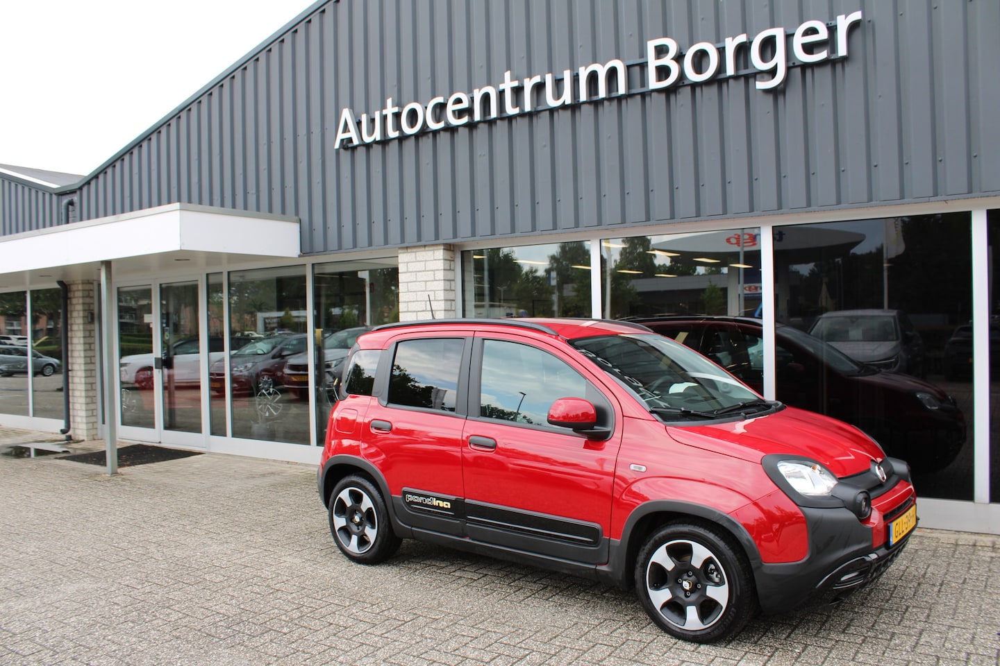 Fiat Panda - 1.0 Hybrid Pandina airco/15"LM /PDC/CarPlay/Cruise - AutoWereld.nl